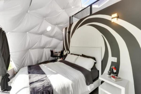 Unique Escapes - 007 Geodome
